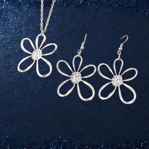 Silver Daisy Flower Necklace Earrings Set